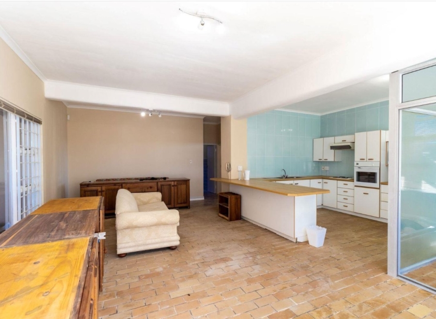 8 Bedroom Property for Sale in Middedorp Western Cape